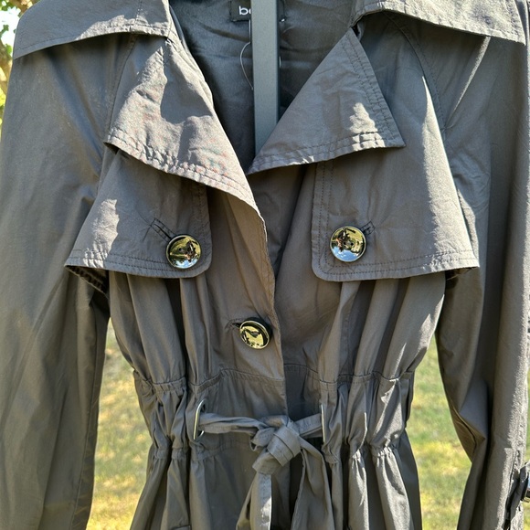 Bebe Shirred Waist Belted Rain Coat-Medium - Picture 2 of 4